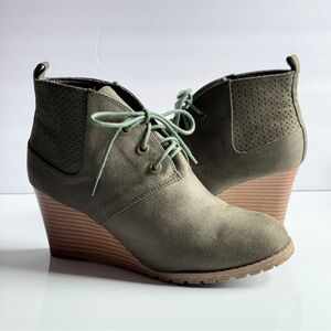 Gloria Vanderbilt Green Lace-Up Wedges Ankle Boots Size 9